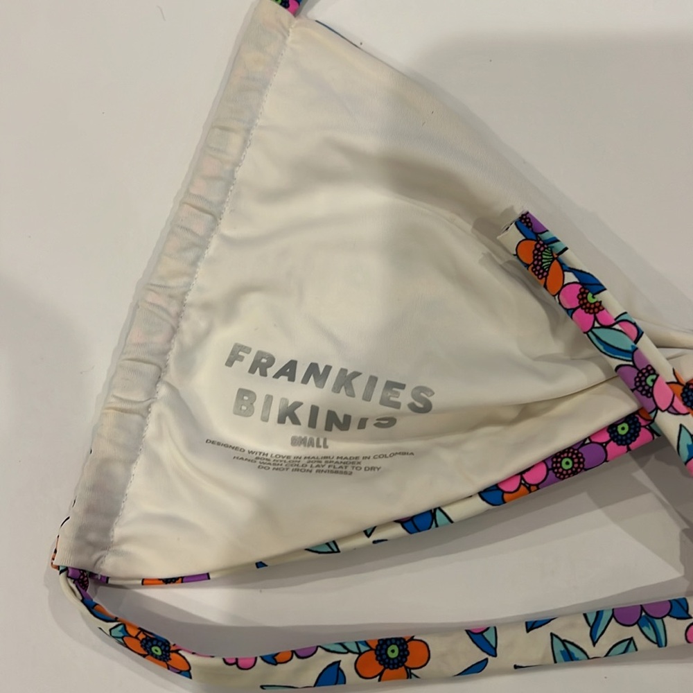 FRANKIES BIKINIS Gabe Floral Bikini Top In Flower Farm size small NWOT - Picture 3 of 4